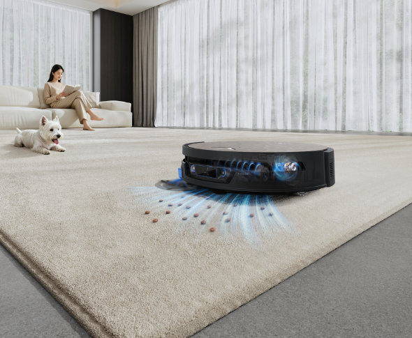 Robot Deebot odkurza jasny dywan w salonie
